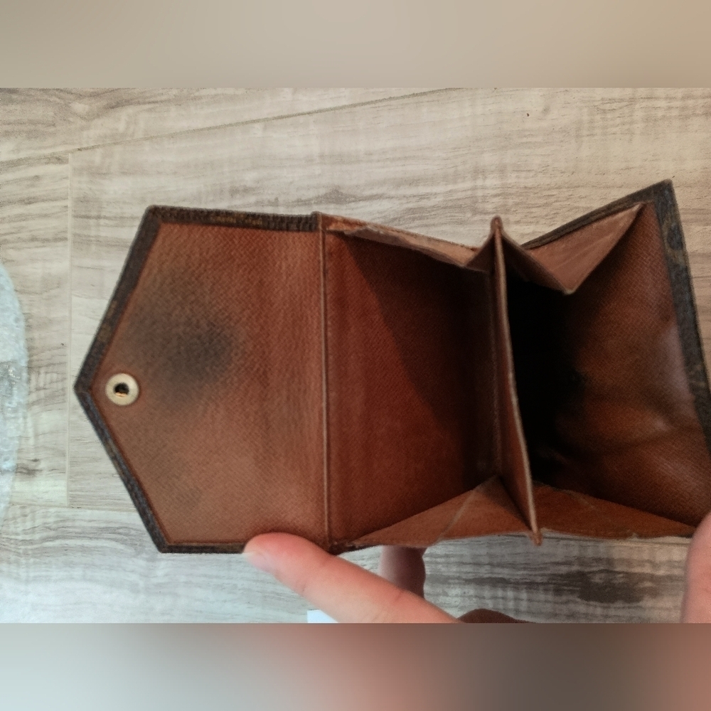Louis Vuitton Monogram Elise Compact Wallet - Picture 5 of 10